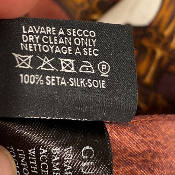 GUCCI SILK BANDANNA SCARF 🧣 MADE IN ITALY TRIANGULAR WITH HORSBIT BUCKLE - Picture 4 of 16